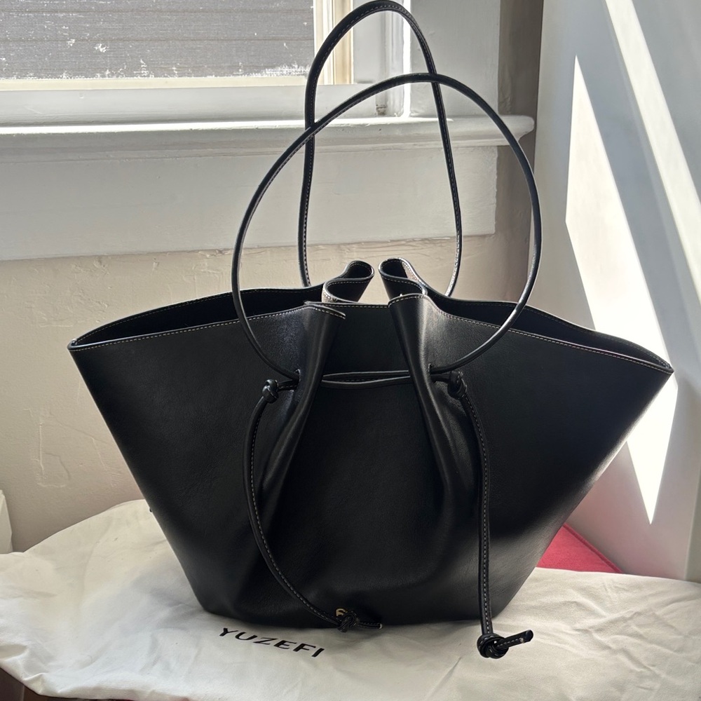 Yuzefi Large Mochi Black Tote